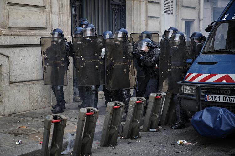 De gule veste demonstrerede for 4. weekend i træk i Frankrig.  Foto: Jacob Ehrbahn/POLFOTO