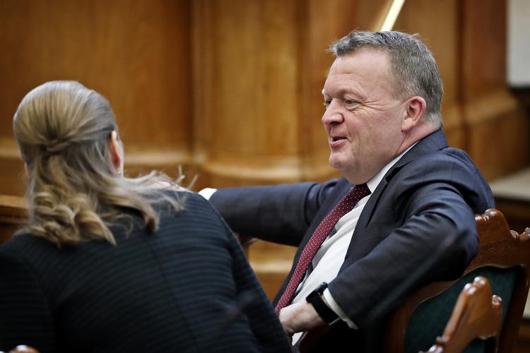 Med et valg i 2019 kan det blive interessant at følge debatterne mellem partilederne i Folketinget - og især de to store statsministerkandidater, Mette Frederiksen (S) og Lars Løkke Rasmussen (V). Her ses de to politikere ved Folketingets åbningsdebat tidligere på året. Foto: Jens Dresling/POLFOTO