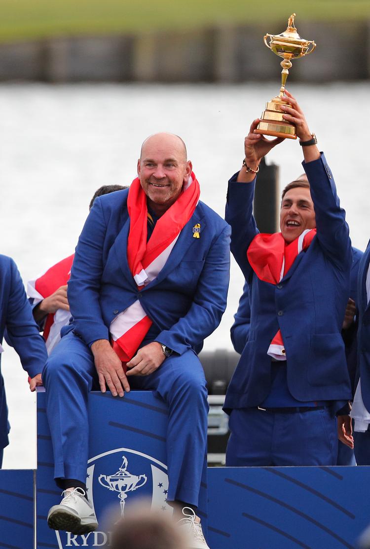 Med Thomas Bjørn som holdkaptajn og Thorbjørn Olesen som den blot tredje danske Ryder Cup-spiller vandt Europa Cup det prestigefyldte trofæ. Foto: Francois Mori/AP