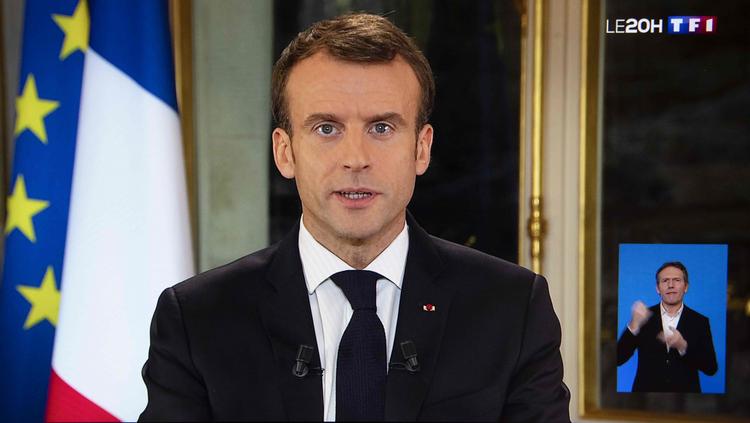 Præsident Emmanuel Macron giver en række løfter for at imødekomme demonstranterne. Foto: Olivier Morin/Ritzau Scanpix