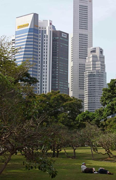 I Singapore kan der være behov for at slappe af, og det kan gøres i en af parkerne.
   Foto: Wong Maye-e/AP
