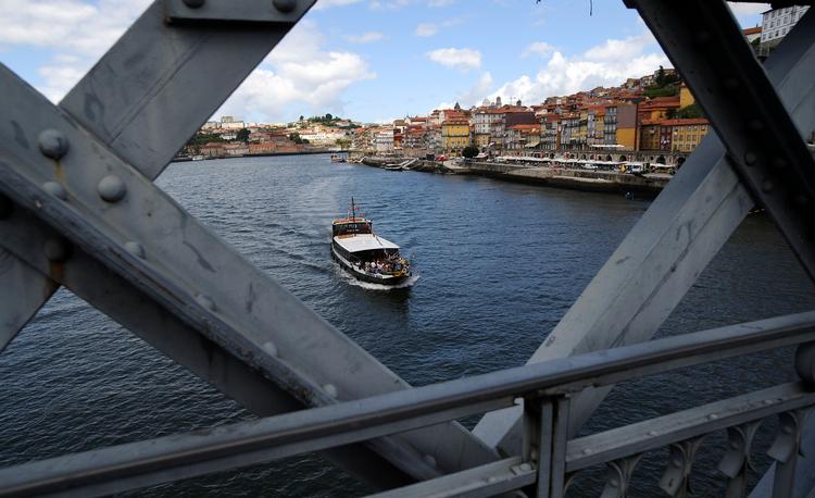 
Turisterne strømmer til portugisiske Porto, og byen skal på ikke at blive et offer for masseturisme.
   Foto: Paulo Duarte/AP