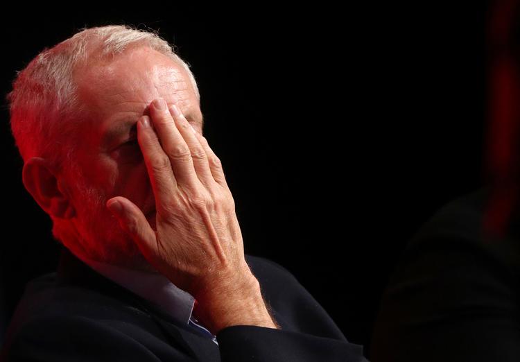 Labour-leder Jeremy Corbyn vil helst have valg, men kan blive tvunget til at gå efter en ny folkeafstemning.  
    
   Foto: Hannah Mckay/Ritzau Scanpix