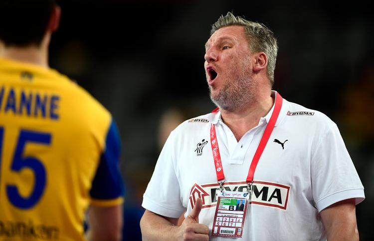 Landstræner Nikolaj Jacobsen vil ikke tage munden fuld og tale om dansk guld ved det store hjemmebane-VM i næste måned. Han holder sig til at tale om semifinalen som mål. Foto: Lars Poulsen/POLFOTO