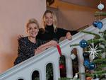 Caroline Fleming får kørt sin gæst Lene Beier ud i et hjørne under julebesøget. Foto: Pipeline Production/TV 2