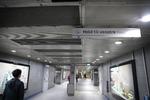 Det er ikke for at være uopdragen, at de gående skal holde til venstre i tunellen fra S-tog til metro på Nørreport.  Der er en grund til, at Emma Gads fortovsråd ikke gælder på stedet.   Foto: Jens Dresling/POLFOTO