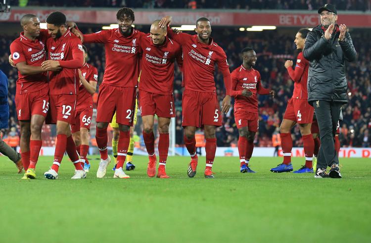LIverpool har endnu ikke tabt i ligaen i denne sæson og jubler her over den vigtige serbysejr mod Everton.  Foto: Jon Super/AP