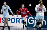 Anne Mette Hansen udtrykte vildskab og vilje gennem hele kampen. Hun blev med seks mål dansk topscorer. Foto: Lars Poulsen/POLFOTO