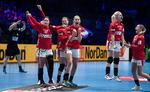 De danske spillere var lettede efter sejren over Montenegro.  Foto: Lars Poulsen/POLFOTO