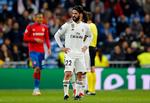 Real Madrids offensive midtbanespiller Isco ser frustreret ud på Bernabéu, og det gik da også helt galt i sidste gruppespilskamp mod CSKA fra Moskva. Men spanierne var på forhånd klar til ottendedelsfinalerne.
   
   Foto: Paul White/AP