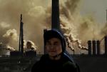 Lu Guang er kendt for i sine billeder at skildre det moderne Kinas udfordringer. Her har han under overskriften 'Udvikling og forurening' taget dette billede for Greenpeace i 2005. Foto: Lu Guang