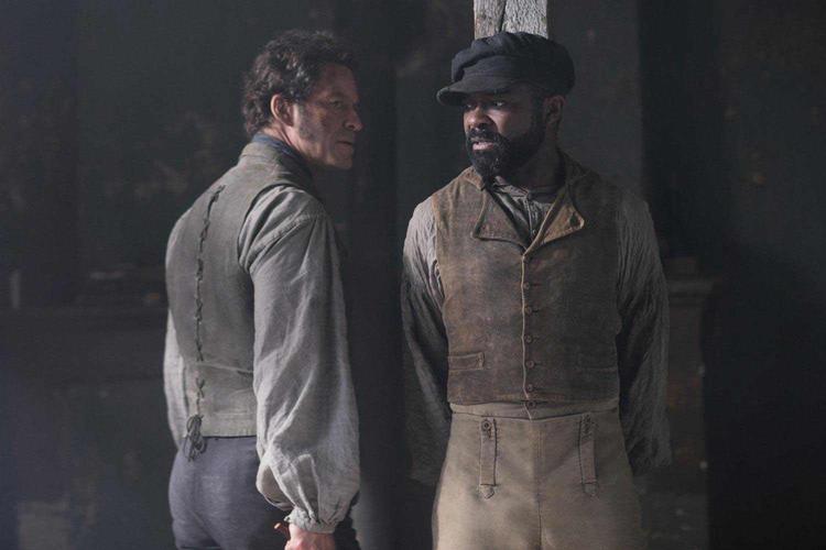 I den opdaterede socialrealistiske version af 'Les Misérables er der seksuelle undertoner mellem ærkefjenderne Jean Valjean (Dominic West) og Jarvet (David Oyelowo) 