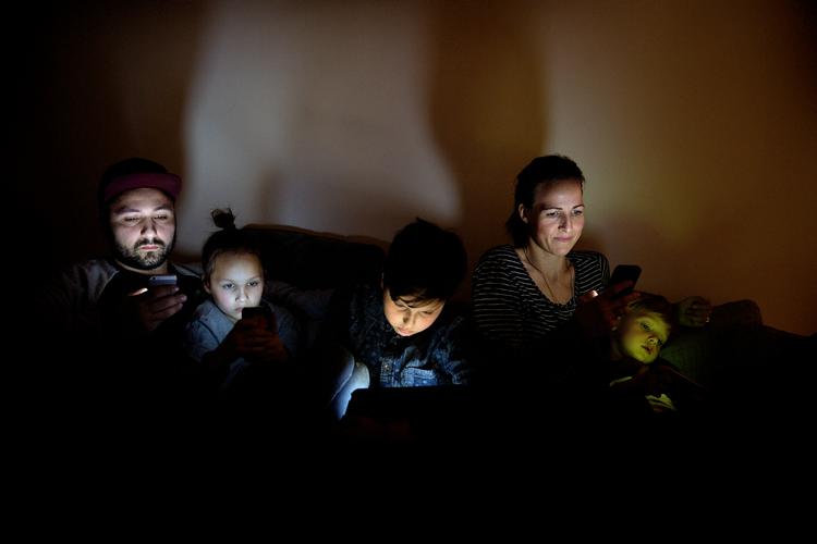 Børnefamilier efterlader data i jobcentre, hos skoletandplejen og sundhedsplejersken, der kan indikere, at børnene mistrives. Derfor har Gladsaxe Kommune og regeringen arbejdet for at bruge data og kunstig intelligens til at udpege risikofamilier.  Foto: Peter Hove Olesen/POLFOTO