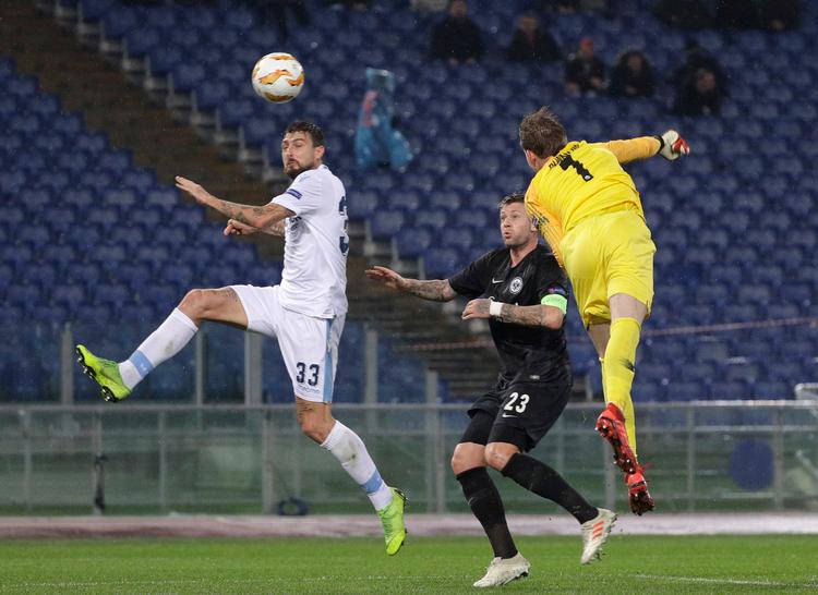 For anden gang i denne sæson var Frederik Rønnow på mål for Eintracht Frankfurt i Europa League.
   Foto: Gregorio Borgia/AP