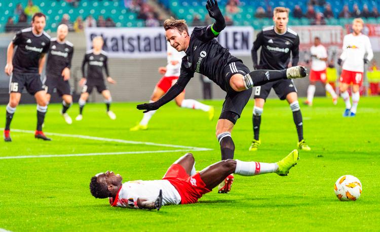 Da Rosenborg mod RB Leipzig tjente det første point i Europa League var Mike Jensen (øverst) eneste dansker på banen fra start, Foto: Robert Michael/Ritzau Scanpix