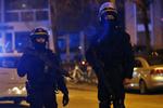 Fransk politi på gaderne i Strasbourg. Den mistænkte bag tirsdagens angreb, hvor tre personer blev dræbt af skud, blev dræbt torsdag.  Foto: Christophe Ena/AP