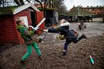 
    Fritidshjemmet Jyllandshuse i Vanløse skal muligvis nedlægges. Børn, her Magnus og Signe, leger.
   Foto: Jacob Ehrbahn/POLFOTO