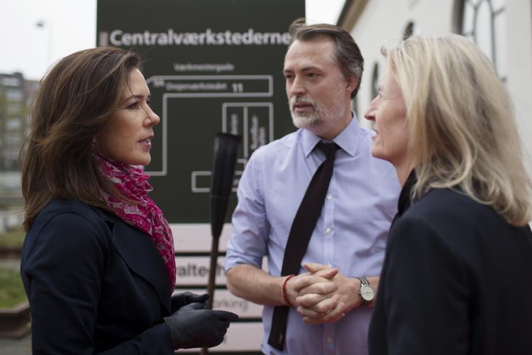 Her ses Red Barnets generalsekretær Jonas Keiding Lindholm sammen med kronprinsesse Mary og Mary Fondens direktør Helle Østergaard


   Foto: Benjamin Nørskov/POLFOTO