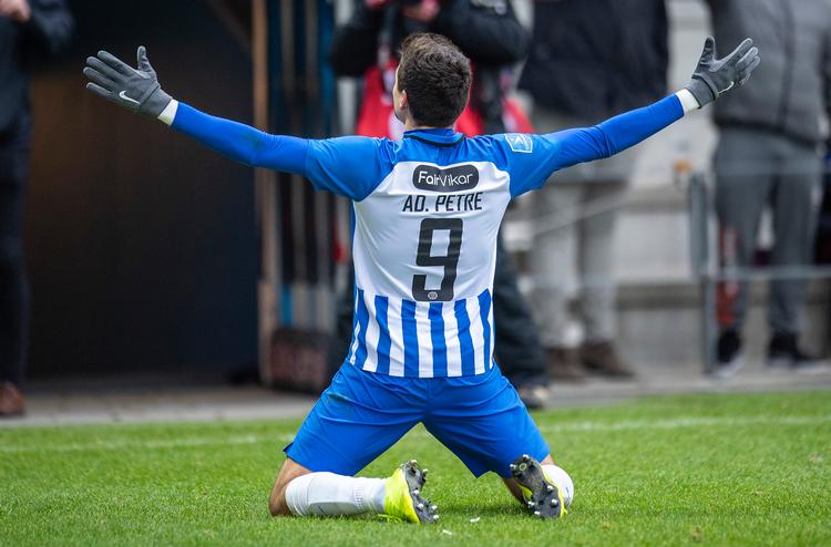 Adrian Petre var banens bedste i Esbjerg og kunne have lavet yderligere et eller to mål.  Foto: John Randeris/Ritzau Scanpix
