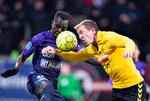 AC Horsens' Rune Frantsen lagde op til hjemmeholdets mål i kampen mod FC Midtjylland og Awer Mabil.  Foto: Henning Bagger/Ritzau Scanpix