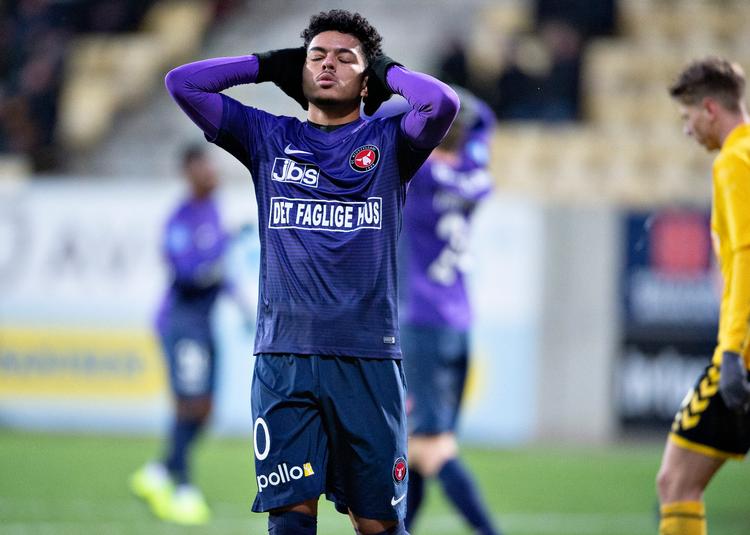 Et enkelt godt skud efter et hjørnespark og en fornem stikning i dybden blev de eneste offensive resultater for brasilianske Evander, da FC Midtjylland slog Horsens med 3-1. Foto: Henning Bagger/Ritzau Scanpix