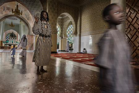 Et medlem af den religiøse gruppe Baye Fall ses her i Touba-moskeen i Senegal. Foto: Stefano Pensotti/Travel Photographer of the Year