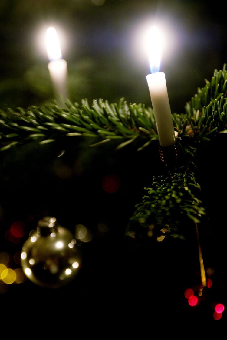 Når juletræet er tændt, skal der virkelig danses igennem for at forbrænde middagen - men er det overhovedet relevant at tænke sådan?  Foto: Thomas Borberg/POLFOTO