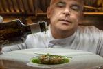 Det er Giovanni Guarneri, der styrer gryderne på Don Camillo i Siracusa, der er Jan Lunds yndlingsrestaurant i byen. Foto: Pr
