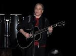 Paul Simon under en af sine 'Homeward Bound'-afskedskoncerter i New York. 
  Foto: Evan Agostini/AP