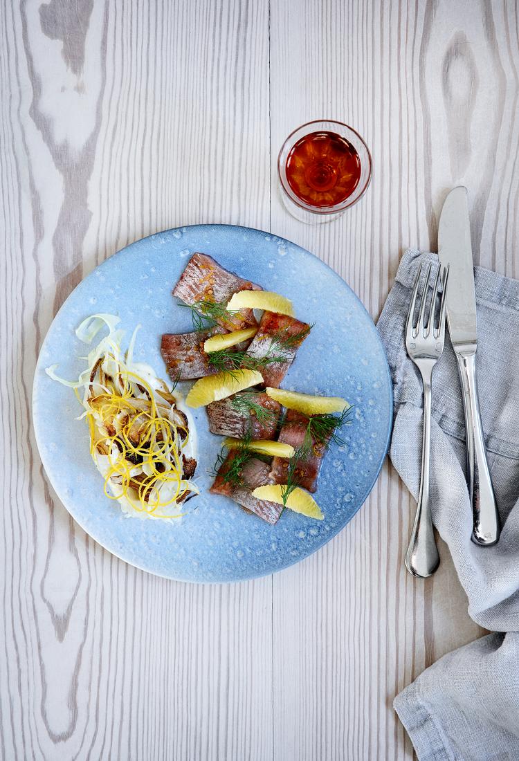 Kryddersildene passer godt sammen med stegt fennikel og appelsin.  Foto: Line Thit Klein