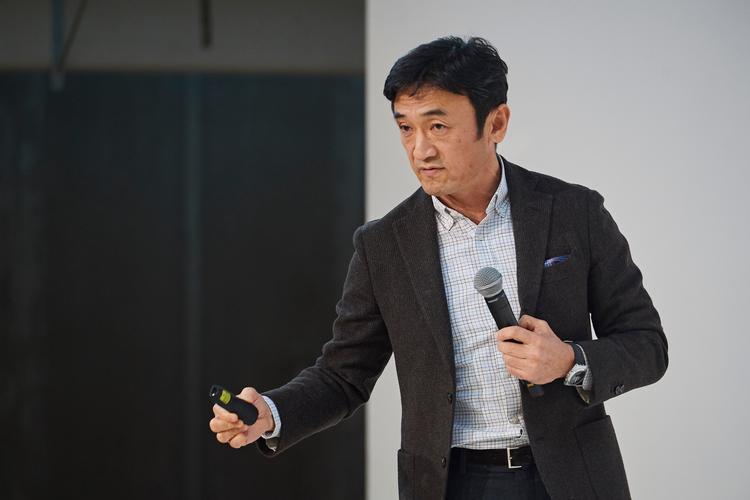 Udviklingschef Yuki Katsuta arbejder efter en ’minus-filosofi’: hellere trække fra end fylde på. Foto: Uniqlo