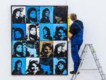 Andy Warhols 'Sixteen Jackies' fra 1964 skal sælges, fordi ejerne Harry og Linda Macklowe er blevet skilt. Parret kan ikke enes om prisen på deres mange kunstværker, derfor skal markedet afgøre, hvad samlingen er værd. 

(AP Photo/Jens Meyer)
   Foto: Jens Meyer/AP