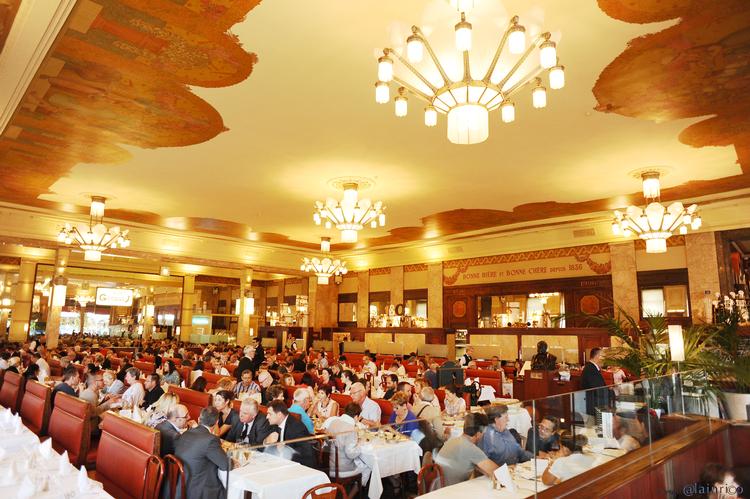 Brasserie Georges er et enormt sted. I 2012 satte restauranten i Lyon rekord ved i løbet af en dag at servere i alt 3.245 kuverter. Foto: Alain Rico