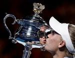 Caroline Wozniacki vandt Australin Open i 2018,. Men hvordan går det hende, når trofæet skal forsvares i 2019?  Foto: Dita Alangkara/Ritzau Scanpix