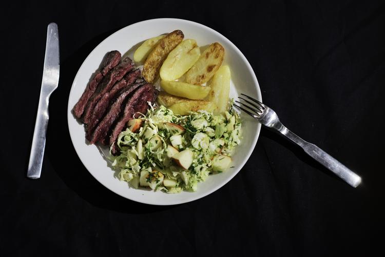 
 Jo mere økonomisk pressede husholdningerne er, jo mere indgribende tilpasninger foretager de, og jo stærkere sammenhæng er der til usund kost, lavt psykisk velvære og livskvalitet, lyder det i undersøgelsen.
   Foto: Katinka Hustad/POLFOTO