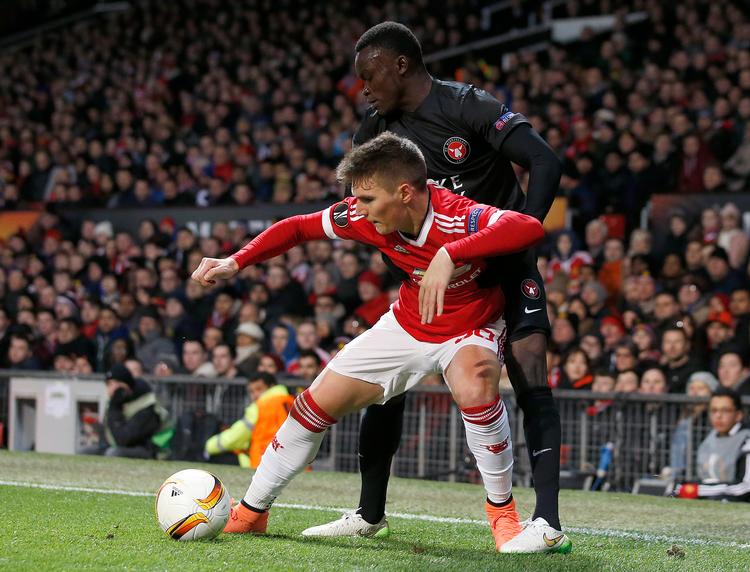 I en af sine 11 kampe for Manchester United spillede Guillermo Varela mod FC Midtjylland og Pione Sisto.
   Foto: Jon Super/AP