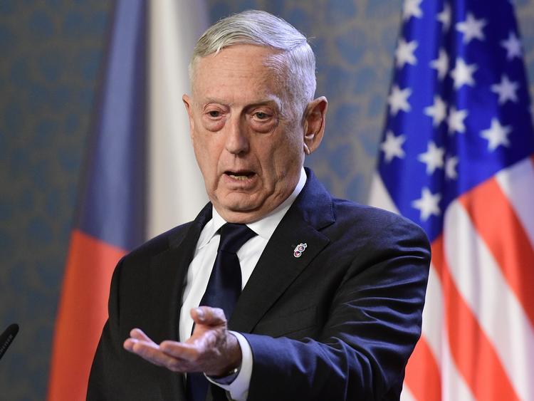  Jim Mattis går på pension. Foto: Roman Vondrous/AP