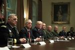 Præsident Donald Trump med bla. James Mattis (Nr. 2 fra venstre). Foto: Manuel Balce Ceneta/AP