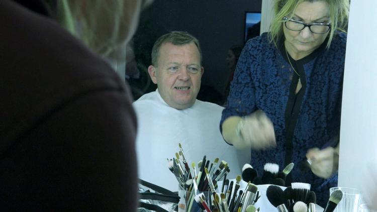 Programmet er mest af alt ufarligt ugeblads-interview i tv-format tilsat lidt ministerie-lir i i west wing-lightudgave. Pr-foto DR / Nordisk Film TV