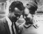 
 Kronprinsesse Margrethe med sin forlovede grev Henri de Monpezat på Frederiksborg slot i 1966.   Foto: Lars Hansen/POLFOTO