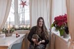 Charlotte Haugaard er alene med sine to piger på 12 og 13 år. Politiken besøgte hende i januar, hvor de hørte til blandt Danmarks fattigste og sidst på måneden ikke havde penge til mad.
   Foto: Miriam Dalsgaard/POLFOTO