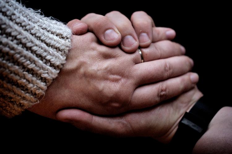 »Jeg håber, jeg kan lægge frygten bag mig med tiden«, siger 39-årige Conny. Hendes kæreste Brian har gået i psykologbehandling det seneste halvandet år, og voldelige skænderier er nu ikke længere en del af deres forhold.  Foto: Martin Lehmann/POLFOTO