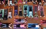 Omkring 15 procent af danske kvinder dyrker yoga. Tallene ser ligesådan ud i USA. De gamle indiske bevægelser har fået godt fat i det moderne vestlige menneske, og vi vil gerne rejse langt for det. - Foto: AP  Foto: Matt Freed/AP