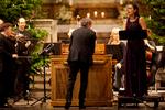 Lars Ulrik Mortensen var både dirigent og spillede med på orgel og cembalo, da Concerto Copenhagen med sopranen Sophie Junker som solist gav julekoncert. Foto: Martin Rosenauer