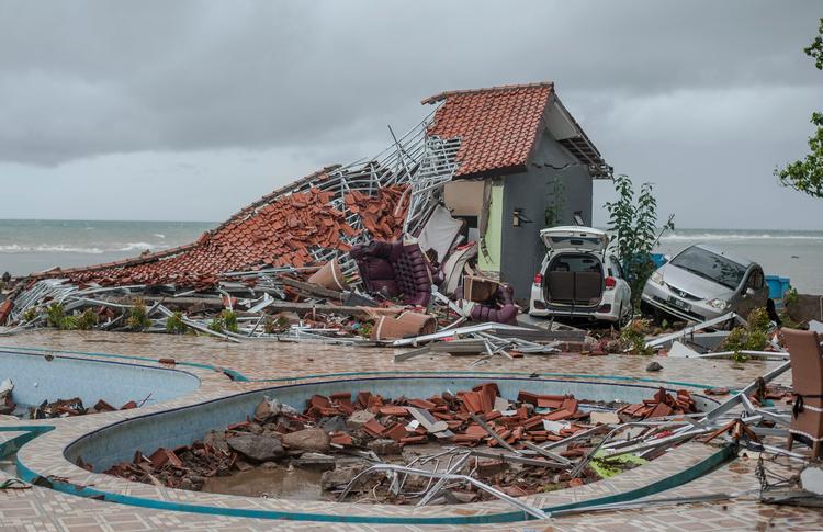 Indonesien er blevet ramt af en ødelæggende tsunami.
   Foto: Fauzy Chaniago/AP