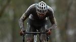 En tilmudret Mathieu van der Poel styrer mod sin fjerde World Cup-sejr i træk i cykelcross. 