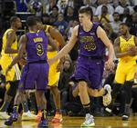 Los Angeles Lakers vandt natten til onsdag en sikker sejr over de forsvarende mestre, Golden State Warriors, i verdens bedste basketball-liga, NBA. Foto: Tony Avelar/AP