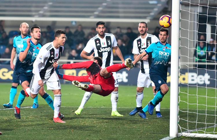 2-2-målet var Cristiano Ronaldos 12. i denne sæson, hvilket gør portugiseren til nummer to på topscorerlisten i Serie A efter polakken Krzysztof Piatek fra Genoa.   Foto: Paolo Magni/AP