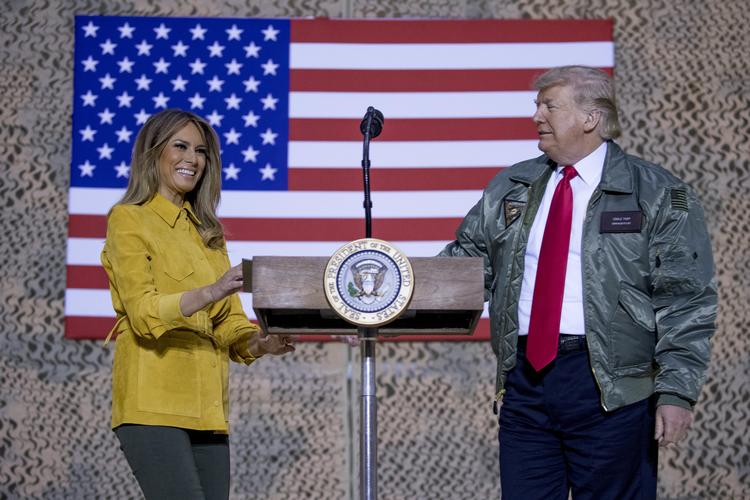 Trump var tidligere på aftenen på et hemmeligt lynvisit hos de amerikanske soldater på en militærbase lidt uden for hovedstaden Bagdad. Foto: Andrew Harnik/AP