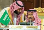 Saudi-Arabiens kronprins Mohammed bin Salman taler med sin far King Salman. Foto: /AP